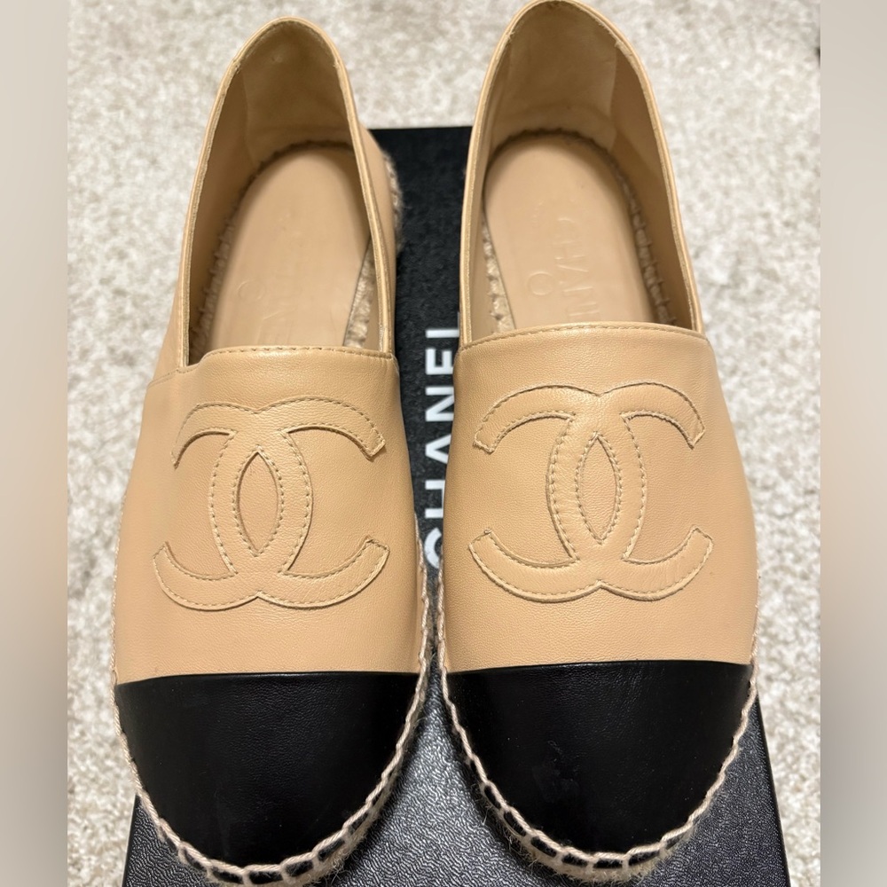 CHANEL Beige and Black Espadrilles 37